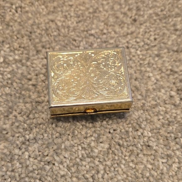 Jewelry - Tiny Trinket Box 1.5"